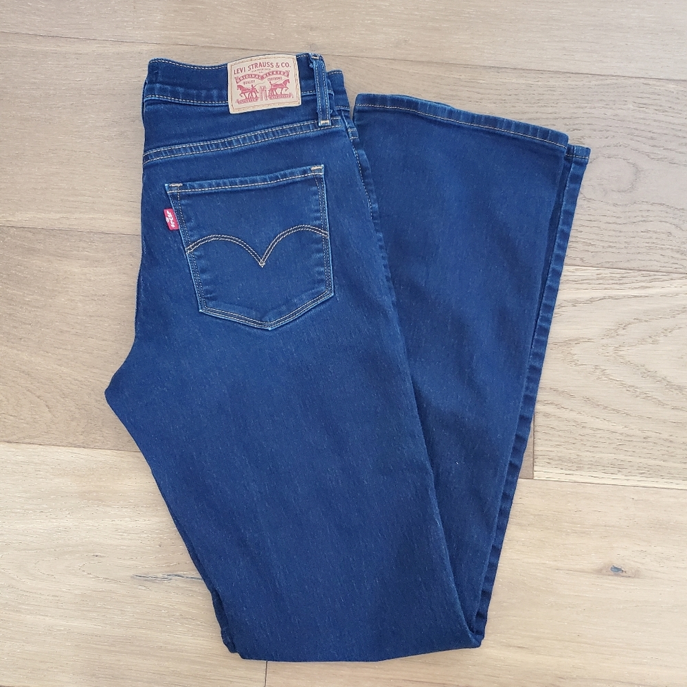 Levi's slimming bootcut